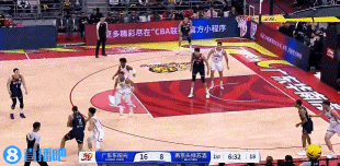 杜潤旺三分中投連得5分 廣東半節(jié)21-8領(lǐng)先同曦13分