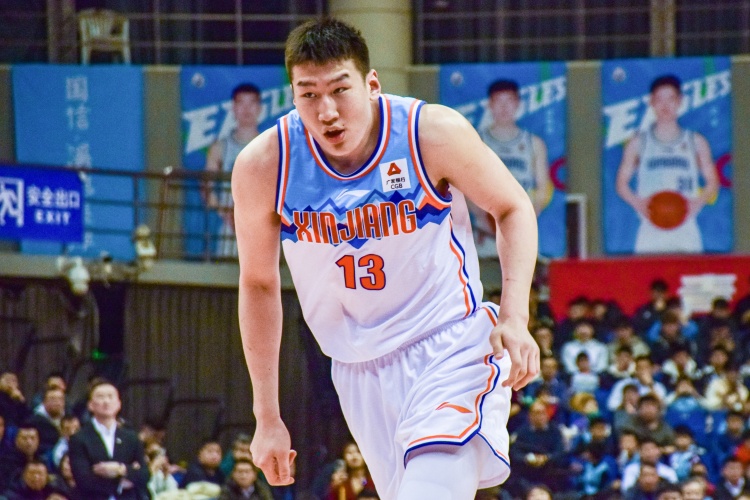 高效輸出！李炎哲半場(chǎng)7中5拿到12分2板1助1斷2帽